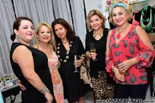 Kassia Lara recebe convidados especiais para o lançamento da coleção Verão 2017