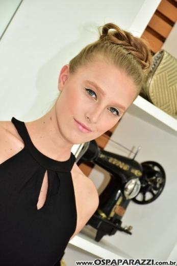 Suellen Natalie inaugura Lindaap Boutique com looks da coleção 2017