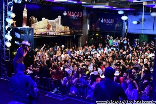 Macau Show Bar recebe o cantor sertanejo - Loubet - Veja as fotos