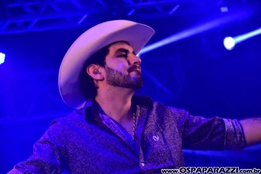 Macau Show Bar recebe o cantor sertanejo - Loubet - Veja as fotos