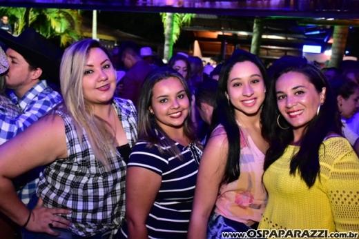 Macau Show Bar recebe o cantor sertanejo - Loubet - Veja as fotos