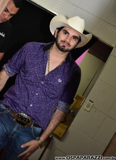 Macau Show Bar recebe o cantor sertanejo - Loubet - Veja as fotos