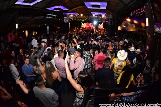 Macau Show Bar recebe o cantor sertanejo - Loubet - Veja as fotos