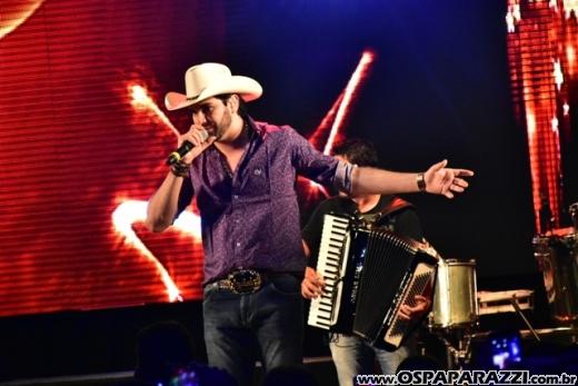 Macau Show Bar recebe o cantor sertanejo - Loubet - Veja as fotos