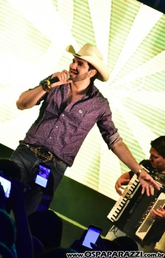 Macau Show Bar recebe o cantor sertanejo - Loubet - Veja as fotos