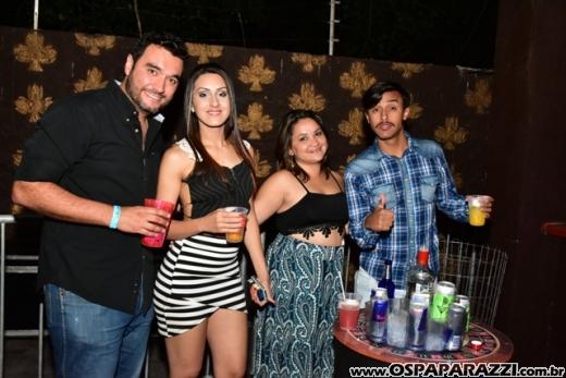 Macau Show Bar recebe o cantor sertanejo - Loubet - Veja as fotos