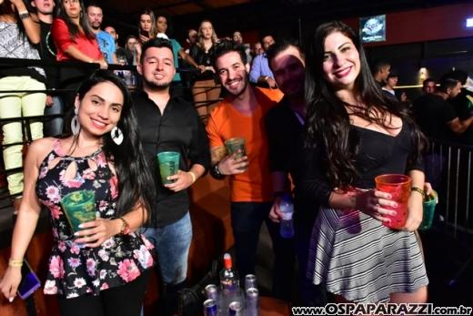 Macau Show Bar recebe o cantor sertanejo - Loubet - Veja as fotos