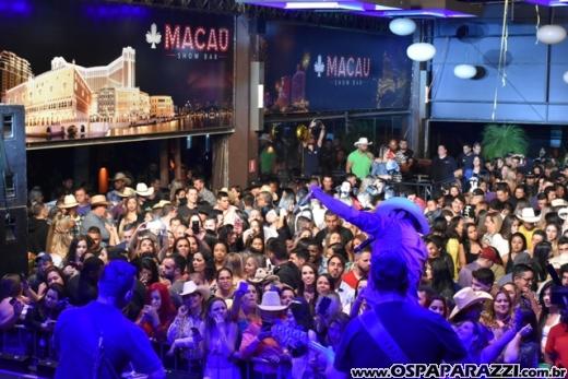 Macau Show Bar recebe o cantor sertanejo - Loubet - Veja as fotos