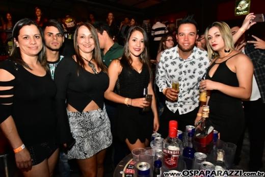 Macau Show Bar recebe o cantor sertanejo - Loubet - Veja as fotos