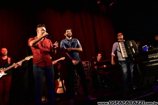 Macau Show Bar recebe o cantor sertanejo - Loubet - Veja as fotos