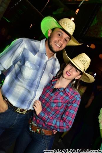 Macau Show Bar recebe o cantor sertanejo - Loubet - Veja as fotos