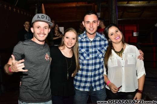 Macau Show Bar recebe o cantor sertanejo - Loubet - Veja as fotos