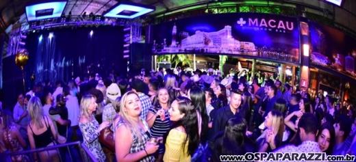 Macau Show Bar recebe o cantor sertanejo - Loubet - Veja as fotos