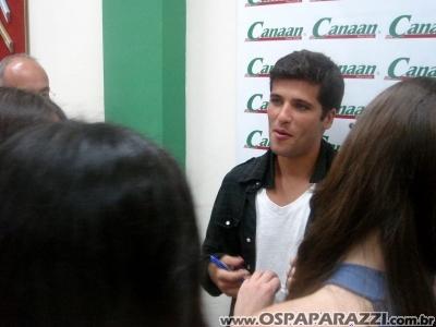 OsPaparazzi entrevista o galã global Bruno Gagliasso. Confira o vídeo e a galeria fotográfica da inauguração da Canaan Photo Studio em Jacareí - SP
