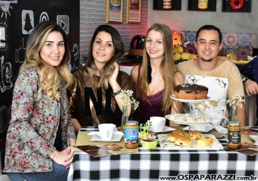 Reh Araujo faz rolar o melhor encontro ao estilo Preciso Ter Make todos os Dias