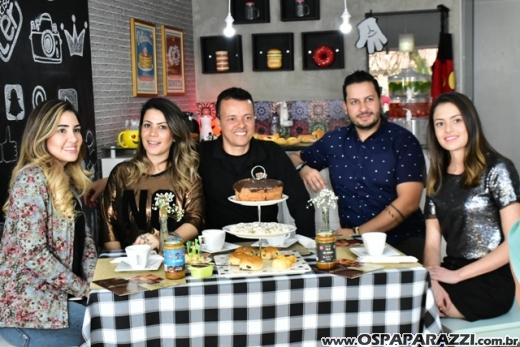 Reh Araujo faz rolar o melhor encontro ao estilo Preciso Ter Make todos os Dias