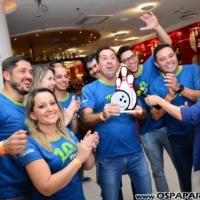 Carmem Alvim confraterniza com parceiros jogando no Yex Boliche