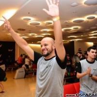 Carmem Alvim confraterniza com parceiros jogando no Yex Boliche