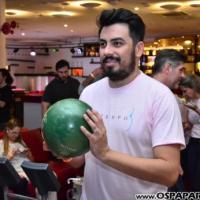 Carmem Alvim confraterniza com parceiros jogando no Yex Boliche
