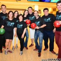 Carmem Alvim confraterniza com parceiros jogando no Yex Boliche