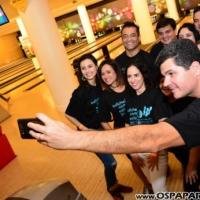 Carmem Alvim confraterniza com parceiros jogando no Yex Boliche