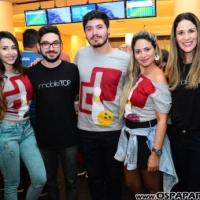 Carmem Alvim confraterniza com parceiros jogando no Yex Boliche