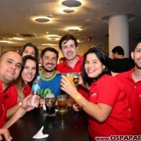 Carmem Alvim confraterniza com parceiros jogando no Yex Boliche
