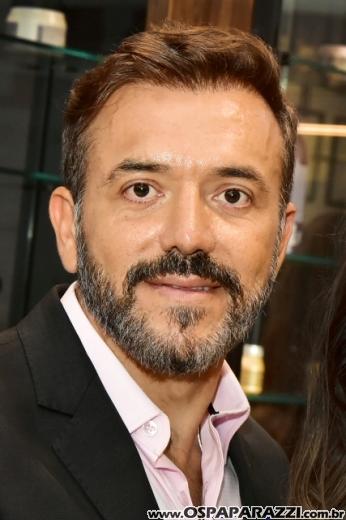 Jaime Alves inaugura novo espaço Hair Brazil no Vila Ema