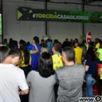 Com lotação máxima, festa da copa da Casa de Jorge é sucesso na estreia do Brasil na Copa