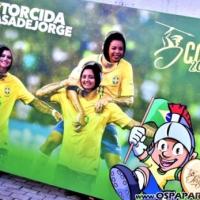 Com lotação máxima, festa da copa da Casa de Jorge é sucesso na estreia do Brasil na Copa
