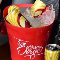 Com lotação máxima, festa da copa da Casa de Jorge é sucesso na estreia do Brasil na Copa