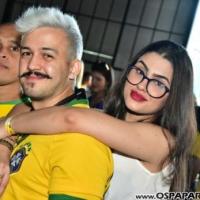 Com lotação máxima, festa da copa da Casa de Jorge é sucesso na estreia do Brasil na Copa
