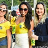 Com lotação máxima, festa da copa da Casa de Jorge é sucesso na estreia do Brasil na Copa