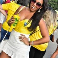 Com lotação máxima, festa da copa da Casa de Jorge é sucesso na estreia do Brasil na Copa