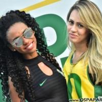 Com lotação máxima, festa da copa da Casa de Jorge é sucesso na estreia do Brasil na Copa
