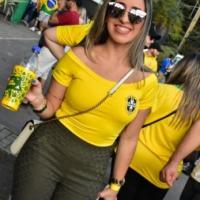 Com lotação máxima, festa da copa da Casa de Jorge é sucesso na estreia do Brasil na Copa