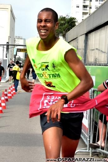 Track e Field Run Series CenterVale Shopping coloca participantes para SUAR muito