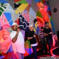 Fãs de Sampa Crew lotam a Casa de Jorge nessa véspera de feriado