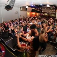 Fãs de Sampa Crew lotam a Casa de Jorge nessa véspera de feriado
