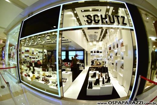 Aline Gaioso da Silva assume o comando da SCHUTZ no CenterVale Shopping