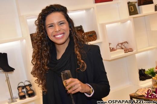 Aline Gaioso da Silva assume o comando da SCHUTZ no CenterVale Shopping