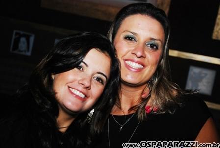 Gatas dançam sedutoramente ao som da Divine Girls na Nud Cabaret