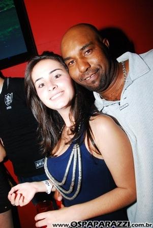 Gatas dançam sedutoramente ao som da Divine Girls na Nud Cabaret