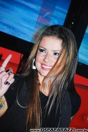 Gatas dançam sedutoramente ao som da Divine Girls na Nud Cabaret