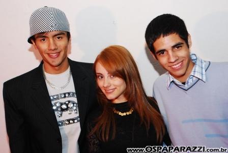 Marcella Egydio comemora com os amigos seus 16 anos e faz barulho
