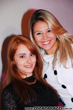 Marcella Egydio comemora com os amigos seus 16 anos e faz barulho