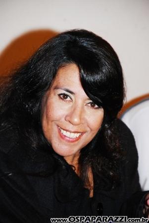 Marcella Egydio comemora com os amigos seus 16 anos e faz barulho