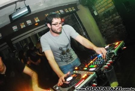 Allan Mello comemora aniversário no Pub Dunluce em São José