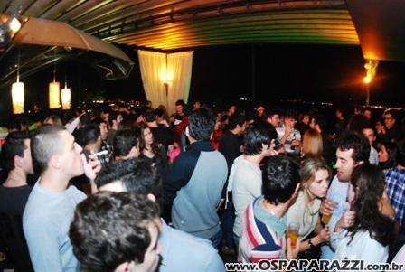 Allan Mello comemora aniversário no Pub Dunluce em São José