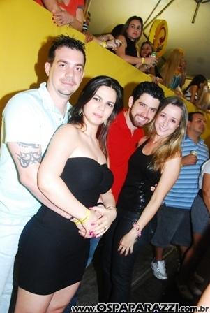 Exaltasamba e Rodriguinho cantam para fãs em São José